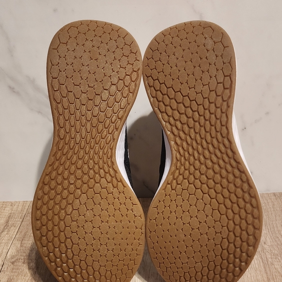 New Balance Women's Fresh Foam ROAV V1 Sneaker New Size 9.5 - Picture 6 of 7